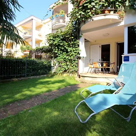 Apartman Ferienwohnung In Mit Eigenem Garten Porec