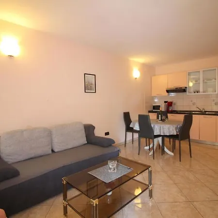 Apartman Ferienwohnung In Mit Eigenem Garten *