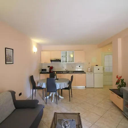 Ferienwohnung In Mit Eigenem Garten * Poreč
