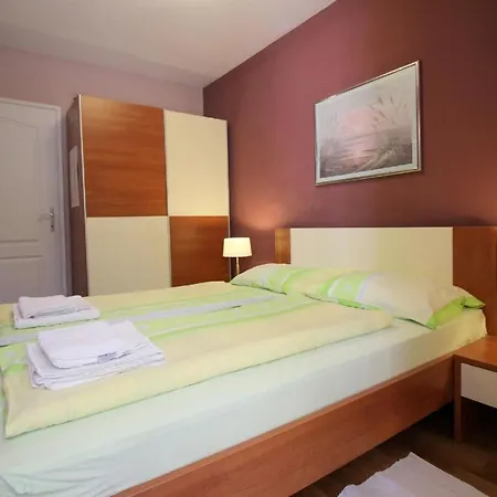 Apartamento Ferienwohnung In Mit Eigenem Garten