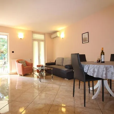 Apartamento Ferienwohnung In Mit Eigenem Garten
