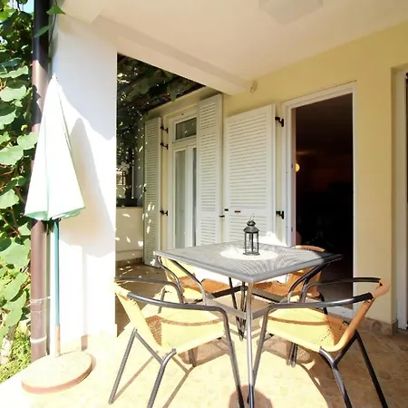 Apartamento Ferienwohnung In Mit Eigenem Garten Poreč
